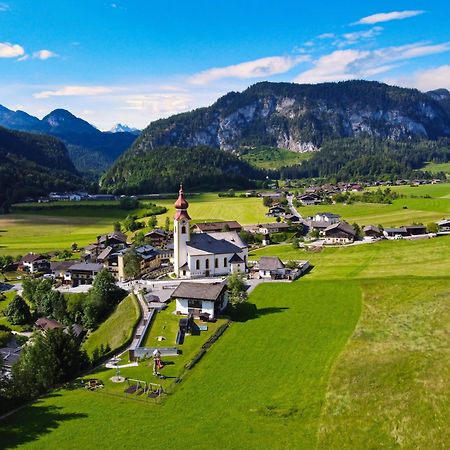 Dorfcafe Unken Hotelpension Swirtshaus Im Dorf Exterior foto